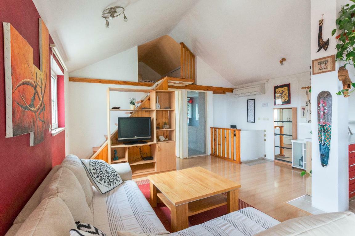 Laura Apartament *